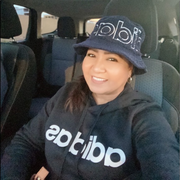 Meet your Posher, Olivia angel - Picture 3 of 3